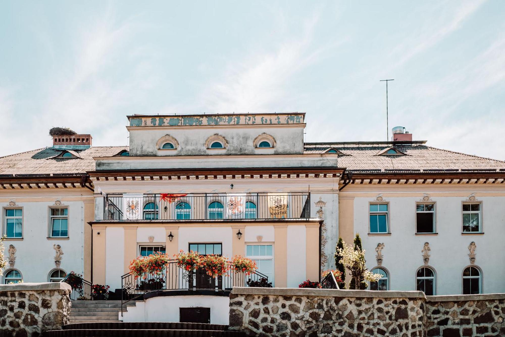 Palac Pod Bocianim Gniazdem Runowo  Exterior photo